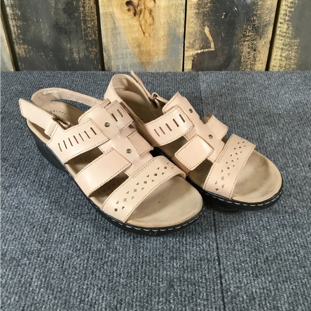 Clarks sandals blush pink women’s size 9